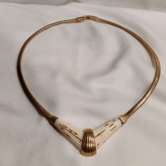 Goldtone with acrylic necklace - Picture 1 of 4